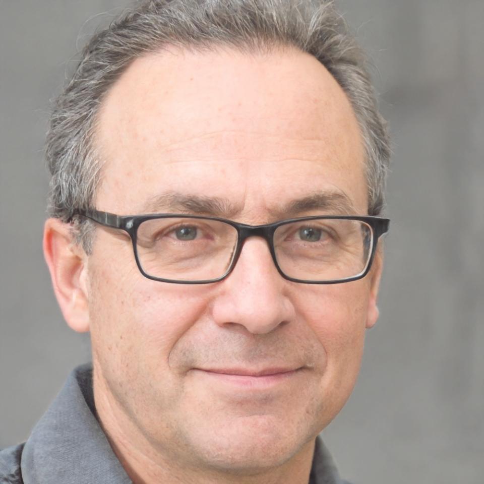 Carlos Mendoza, Desarrollador Senior